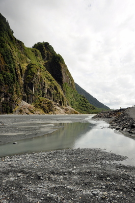 More of the entrance to the valley