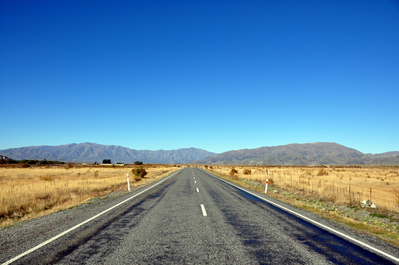 Some plains between mountains somewhere on my drive to Twizel