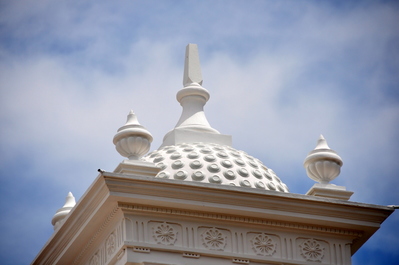 Cathedral in Suchitoto (that is fine china on the dome)
