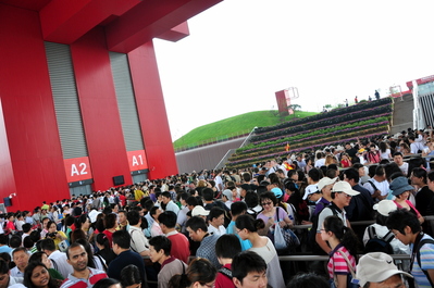 Elevator waiting line for the China Pavilion