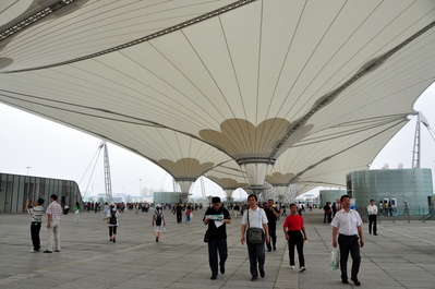 Walking along the Expo Axis