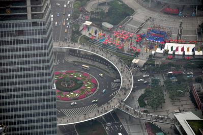 Pedestrian roundabout