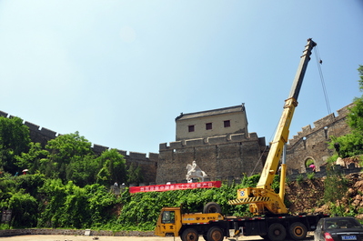 A crazy crane thing at the base of the wall, I have no idea how it got up there