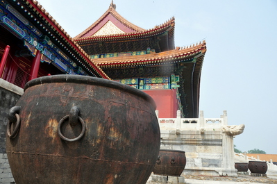 Water cauldrons for fighting fires