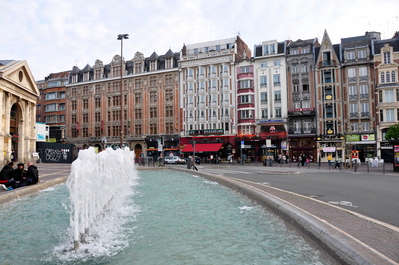 In Lille, Les 3 Brasseurs in the background