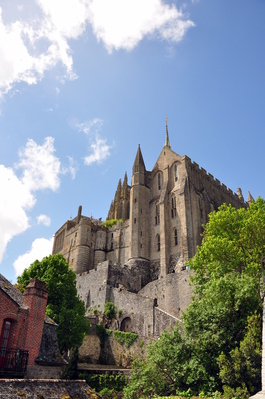 The abbey from town