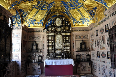 Insane room full of reliquaries in the Munich Residenz