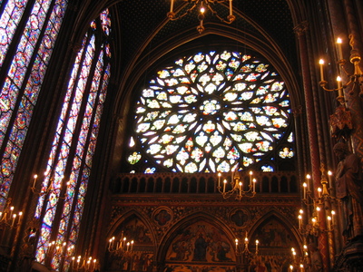 Round stained glass at the back of the cathedral