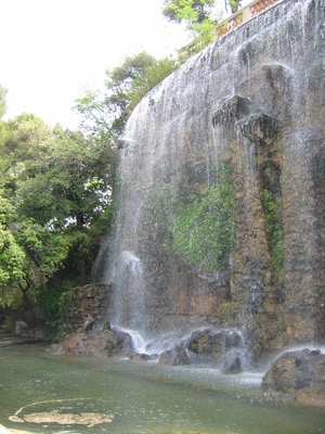 A cool waterfall thing at the top of the hill