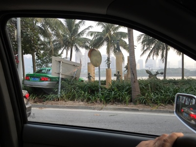 This taxi in Zhuhai is not good at driving