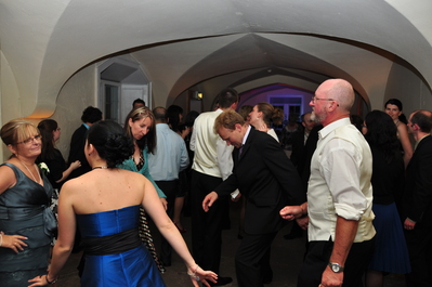 Lots of dancing people