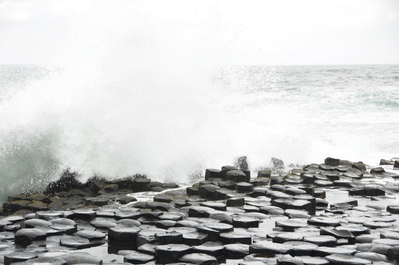 Wave at the Giant's Causeway
