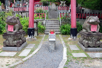 Frogs at Fushimi Inari-taisha