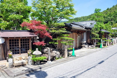 On the walk to Adashino Nenbutsu-ji