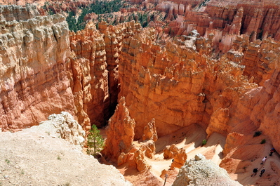 Starting our hike down into the hoodoos